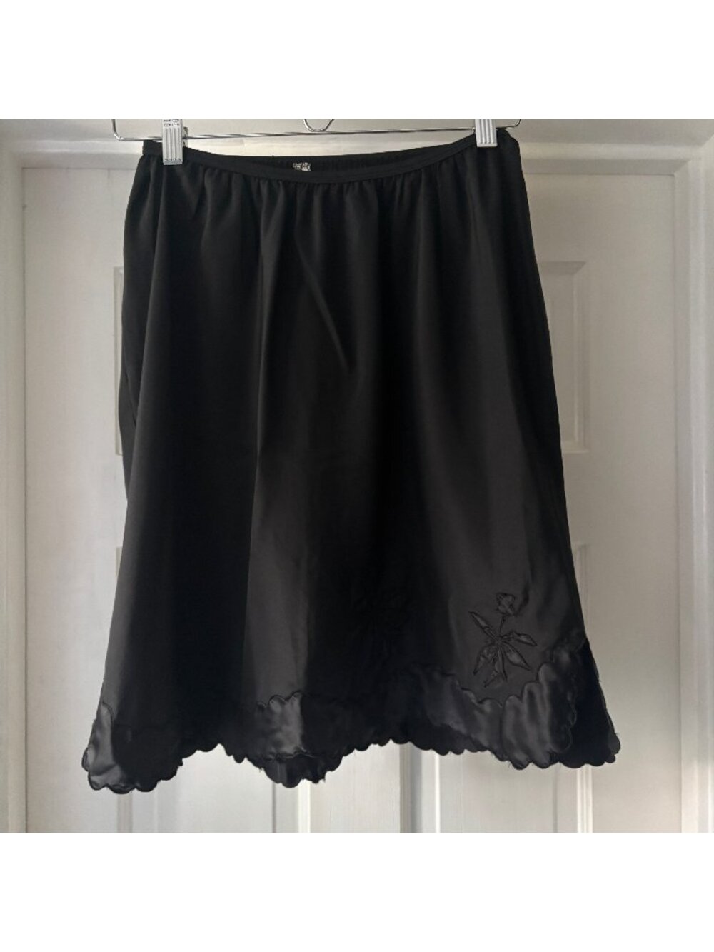 Vintage 70s Lady Lynne Black Half Slip Scalloped Size Large